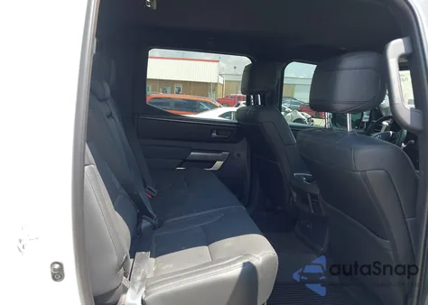 2025 Toyota Tundra Sr5 4Wd z USA, uszkodzony, nr VIN 5TFLA5DB8SX265813